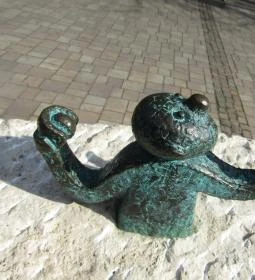 Kolodko: Csúzli miniszobor