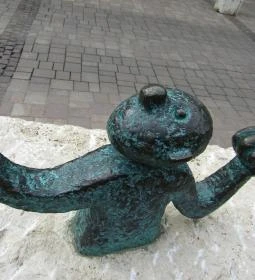 Kolodko: Csúzli miniszobor