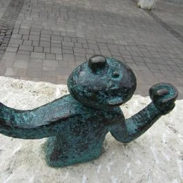 Kolodko: Csúzli miniszobor Vác - Egyéb