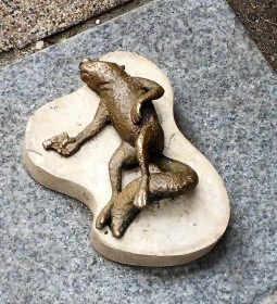 Kolodko: Halott mókus miniszobor