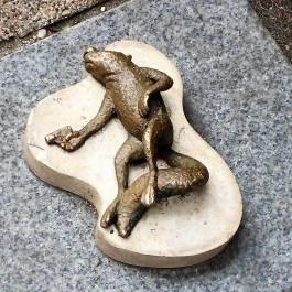 Kolodko: Halott mókus miniszobor, Budapest - Külső kép
