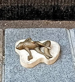 Kolodko: Halott mókus miniszobor