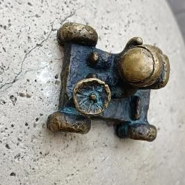 Kolodko: Holdjáró miniszobor, Budapest - Külső kép