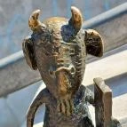 Kolodko: Mekk Elek miniszobor Budapest - Külső kép