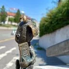 Kolodko: Mekk Elek miniszobor Budapest - Külső kép