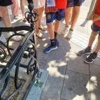 Kolodko: Pénzseprő miniszobor Budapest - Külső kép