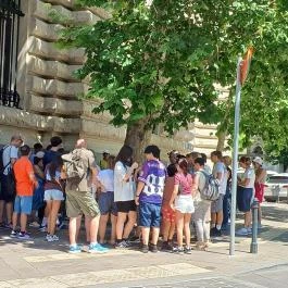 Kolodko: Pénzseprő miniszobor, Budapest - Külső kép