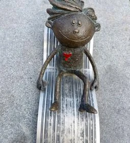 Kolodko: Skála Kópé miniszobor