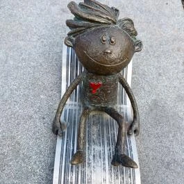 Kolodko: Skála Kópé miniszobor Budapest - Külső kép