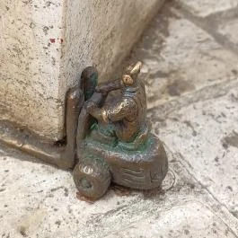 Kolodko: Targoncás miniszobor Budapest - Külső kép