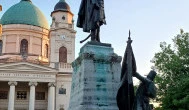 Kossuth szobor Cegléd - Külső kép