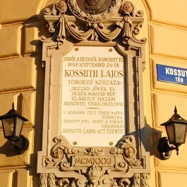 Kossuth toborzó emléktábla Cegléd - Külső kép