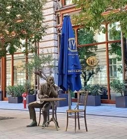 Krúdy Gyula szobra