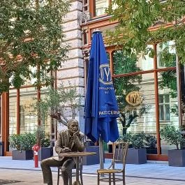 Krúdy Gyula szobra, Budapest - Külső kép