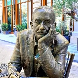 Krúdy Gyula szobra, Budapest - Külső kép