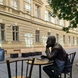 Krúdy Gyula szobra, Budapest - Külső kép