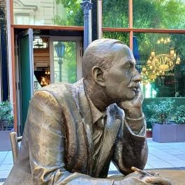 Krúdy Gyula szobra, Budapest - Külső kép