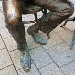 Krúdy Gyula szobra, Budapest - Külső kép