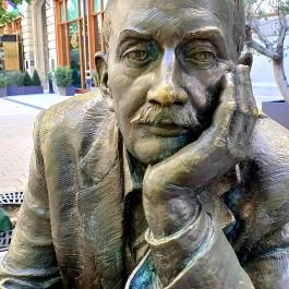 Krúdy Gyula szobra, Budapest - Külső kép