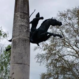 Kun lovas-szobor, Kunhegyes - Egyéb