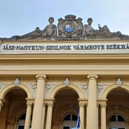 Megyeháza, Szolnok - Külső kép