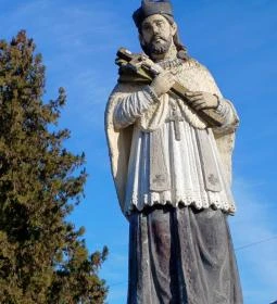 Nepomuki Szent János szobor