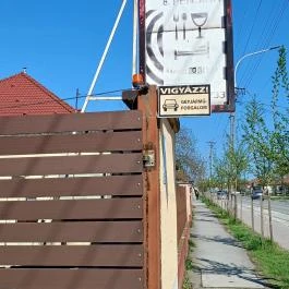 Op-Art Panzió Monor - Külső kép