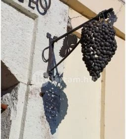 Oroszlános Borhotel & Étterem