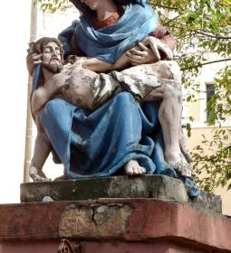 Pieta - Fájdalmas Mária-szobor