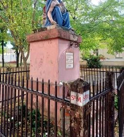 Pieta - Fájdalmas Mária-szobor