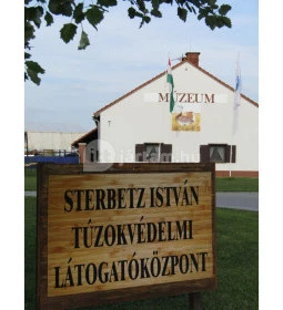 Sterbetz István Túzokvédelmi Látogatóközpont KMNP