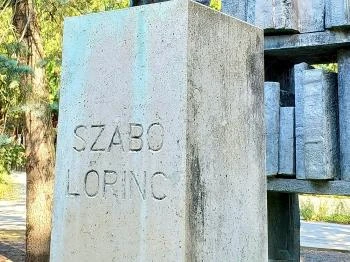 Szabó Lőrinc - Medgyessy sétány Debrecen