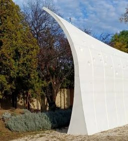 189. legjobb látnivaló: Szajoli vasúti baleset emlékműve