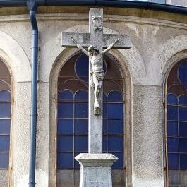 Szent István király-templom, Újszász - Külső kép