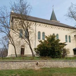 Szent István király-templom, Újszász - Külső kép