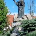 Szent István szobra Martf? - Külső kép