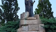Szent István szobra Martf? - Külső kép