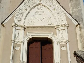 Szent Kereszt római katolikus templom Mór