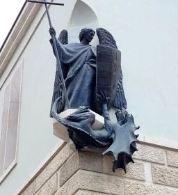 Szent Mihály arkangyal szobra