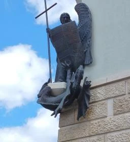 Szent Mihály arkangyal szobra