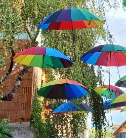 Színes esernyők