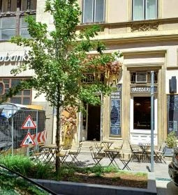 á table! - Arany János utca