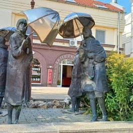 Várakozók szobra Siófok, Siófok - Egyéb