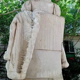 Veres Pálné szobra, Budapest - Külső kép