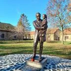 Wenckheim József Antal és lánya szobor Szabadkígyós - Egyéb