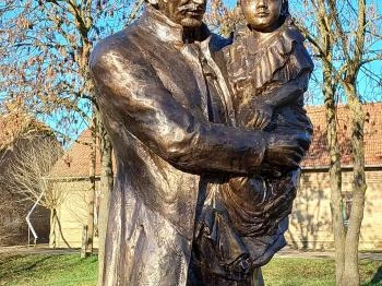 Wenckheim József Antal és lánya szobor Szabadkígyós