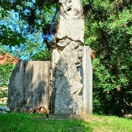 A XX. sz. áldozatainak emlékműve Kunhegyes - Egyéb