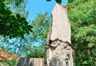 A XX. sz. áldozatainak emlékműve Kunhegyes