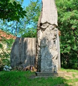 A XX. sz. áldozatainak emlékműve