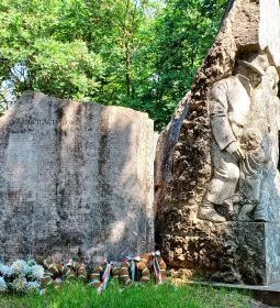 A XX. sz. áldozatainak emlékműve